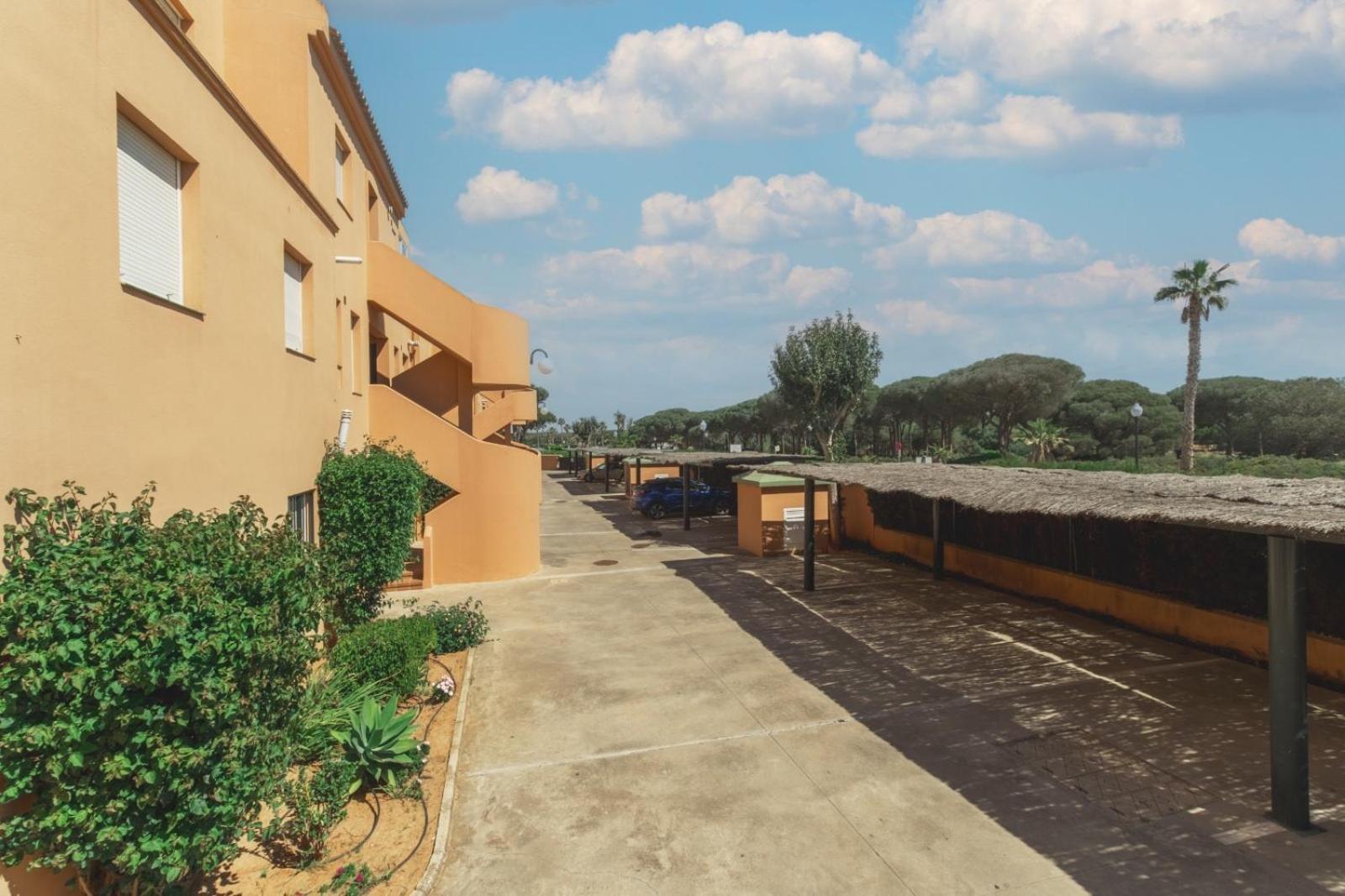 Urbanizacion Jardin Del Golf 1 Apartment Ново Санкти Петри Екстериор снимка